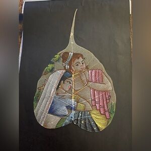 Handcrafted Peepal Leaf Art with Romantic Couple Design